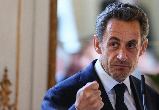 Truyền thông Pháp mới đây rầm rộ đưa tin về việc cựu Tổng thống Nicolas Sarkozy bị cơ quan điều tra về tội danh lạm dụng quyền lực khi còn đương chức. Trước đó, phía chức năng cũng tiến hành điều tra liệu trong chiến dịch vận động tranh cử chức tổng thống của mình hồi năm 2007, ông Sarkozy có nhận tiền tài trợ của Tổng thống Libya Muammar al-Gaddafi.